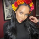 Carla Harvey Instagram – @a1313w made me a flower crown for Day of the Dead and now i’m the Queen of Autumn and you can’t tell me any different 💁🏽‍♀️🦇