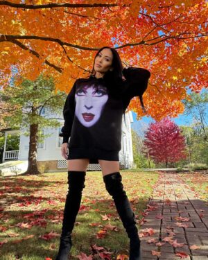 Carla Harvey Instagram - October Rust plays softly in the background🍁#midwestisbest #fallcolors #elvira