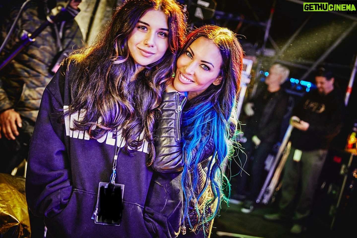 Carla Harvey Instagram - Hey kid. I’ve known you half your life now. From a sparkly eyed 9 year old to a beautiful young woman ❤️You’re 18 today and your life is truly just beginning. I hope it is full of magic and adventure and that all of your dreams become a reality. Work hard, keep your heart open. I’ll be here watching, ready to break in to the tootsie roll or our old parking lot walk. P.S. Look out for sharp edges 🤣Happy Birthday @miacbenante love you !!! photo by @thetinfoilbiter