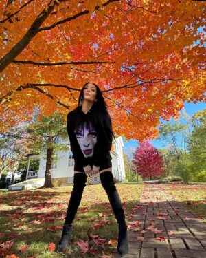 Carla Harvey Instagram - October Rust plays softly in the background🍁#midwestisbest #fallcolors #elvira