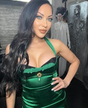 Carla Harvey Instagram - I know what you're thinking...move outta the way so i can see that Han in Carbonite!! 😜Happy St. Patrick's Day 🍀🍀Swipe for a surprise 🍀🍀