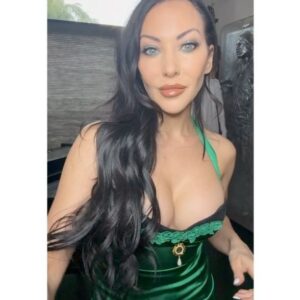Carla Harvey Instagram - I know what you're thinking...move outta the way so i can see that Han in Carbonite!! 😜Happy St. Patrick's Day 🍀🍀Swipe for a surprise 🍀🍀