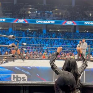 Carla Harvey Instagram - Good luck tonight @skyeblue_wrestling 🦋Scroll for some fun at @aew in Chicago a few weeks ago. So cool to see Skye  walk out to the song @mikey_rukus @heidithebutcher @henryflury and I wrote for her, ringside baby!!! aew #butcherbabies #skyeblue #chokehold