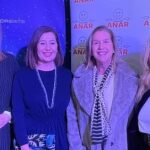 Carlota Corredera Instagram - Gracias a @euprepio_padula por contar conmigo para apoyar a @fundacionanar en la sesión solidaria de ayer de @bailobailo.musical 💖 Un honor conocer anoche a la presidenta del Congreso, Francina Armengol y al presidente del Senado, Pedro Rollán @_ped💜 Y gracias a @fundacionanar por cuidar de l@s menores más vulnerables 🙏🏻