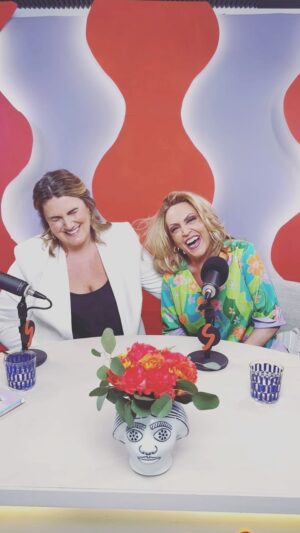 Carlota Corredera Instagram - Mi querida @lydialozanoof es CASA, estar con ella te alegra el día, la semana, el mes y la vida. Disfrutona como nadie viene a @superlativass a tope de power y de alegría, rodeada de su color fetiche 🧡 ¡Gracias siempre, Lyli! Y como diría @anneigartiburu: ¡Lydia Lozano, baila como puedas! 👯‍♀️ #superlativas #póscast #chuminero #bailacomopuedas #sálvesequienpueda #lydialozano