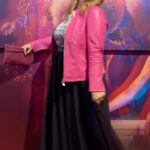 Carlota Corredera Instagram - Anoche estrené mis @uniqshoes en la premier de @vestidasdeazulserie 💕 Camiseta @fem__es Falda @marina.rinaldi Biker @fiorella_rubino Bolso @bondesioshop Maquipelu @holapepa 📸🤳🏻by mi @soydavidinsua Gracias queridos @dypcomunicacion ♥️