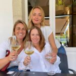 Carlota Corredera Instagram - Una de estas cuatro mulleronas galegas ya ha llegado a los 5️⃣0️⃣🎊🥳🎉🎈Mi querida @ampb29, big sister, tiempo habrá de celebrarlo todas juntas, quérote moitísimo, que cumplas muchos más y sigamos disfrutándonos y cuidándonos 🙏🏻💜 ¡Eres lo mejor de la Coru! 💙 #anacumple50 #cosechadel74 #micoruñesafavoritaforever #rúanovadeabaixo #compostela