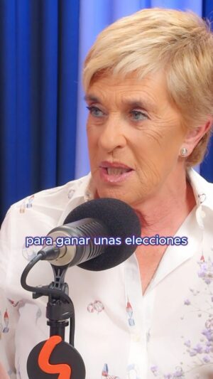 Carlota Corredera Instagram - @chelo_garcia_cortes se moja hablando de política en #Superlativas: “Sánchez ha tenido que hacer lo que ha hecho porque el otro ha metido a quien no tenía que meter. ¿A qué estamos jugando?” 

#Podcast #Superlativas