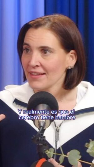 Carlota Corredera Instagram - La importancia de entender cómo funciona la salud metabólica, sin juzgar y sin prejuicios. 

Gracias @boticariagarcia por explicarlo todo tan bien y tan sencillo. 

#Superlativas #Podcast #salud #saludmetabolica #neurociencia