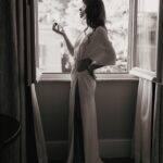 Carlotta Antonelli Instagram – Born in Roma Green Stravaganza and I got kissed on the first date.

@valentino.beauty  #adv #borninroma #fragrances

🤍💚
