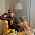 Carlotta Antonelli Instagram - Vitaminas & @hoganbrand #genh #milanfashionweek 🍇🍊👟