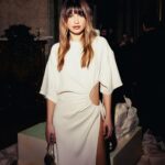 Carlotta Antonelli Instagram – Born in Roma Green Stravaganza and I got kissed on the first date.

@valentino.beauty  #adv #borninroma #fragrances

🤍💚