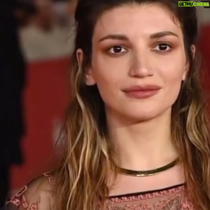Carlotta Antonelli - 6.8K Likes - Suburræterna 🖤 dal 14 Novembre in tutto il mondo su @netflixit
@romacinemafest
Nel cuore per sempre. Grazie a tutti.
@netflixit
@castiglionilaria
@cattleya_produzione
ai registi ✨
@cirodemilio
@alessandrotonda
A chi ha messo nero su bianco questo progetto incredibile ✨
@ezioabbate
@fabrizio.bettelli
@buizzacamilla
@and_nobile
@julesforgione 🤞🏻
@mrmarcosani
ai miei guerrieri della notte 🥷🏻🖤
@giacomo.ferrara @fedesabatini @__giorgiaspinelli_ @marlon.joubert @alioshamassine @filippo.nigro @yayapuntoebasta @morris_sarra @gabriele.distadio @federigoceci
al mio team meraviglioso @toplayagency
@upgradeartist sempre con me ❤️
styled by
@valentinailardi @alexsinato ✨ @dior del mio cuore
Alle mani d’oro di @nikipinna @silvia_massucci @simonebelliagency ✨