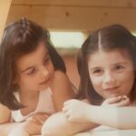 Carlotta Antonelli Instagram - Tanti Auguri Inès Agnese,seconda sorella ma percepita da tutti come la maggiore. Saggia,tenace,umile consigliera che ha capito tutto della vita ma vive come se non avesse capito un cazzo. Coraggiosa e affascinante. Migliore amica. Artista gigante. Ti auguro di stare al mondo sempre con questa tua vitalità che conserva la tua infanzia e il tuo sguardo di bambina e che ti tiene salda come una regina. La prendi la luna,salta solo ancora un po’. ❤️