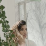 Carlotta Antonelli Instagram – kiss me secretly.

@valentino.beauty
 #adv #borninroma #fragrances