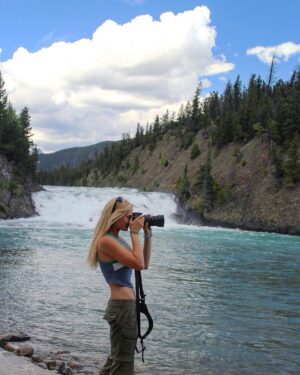 Carly Schroeder Instagram - Monday Mood: Your life is in YOUR hands. Stop waiting for further instructions. Just do it! #mondayvibes #visitcanada #travelcanada Pants: @prana via: @ebagsonline Shirt: @urbanoutfitters #sponsored