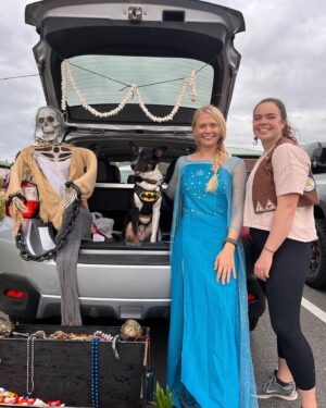 Carly Schroeder Instagram - I know it’s not Halloween anymore but I simply cannot… LET IT GO. #trunkortreat