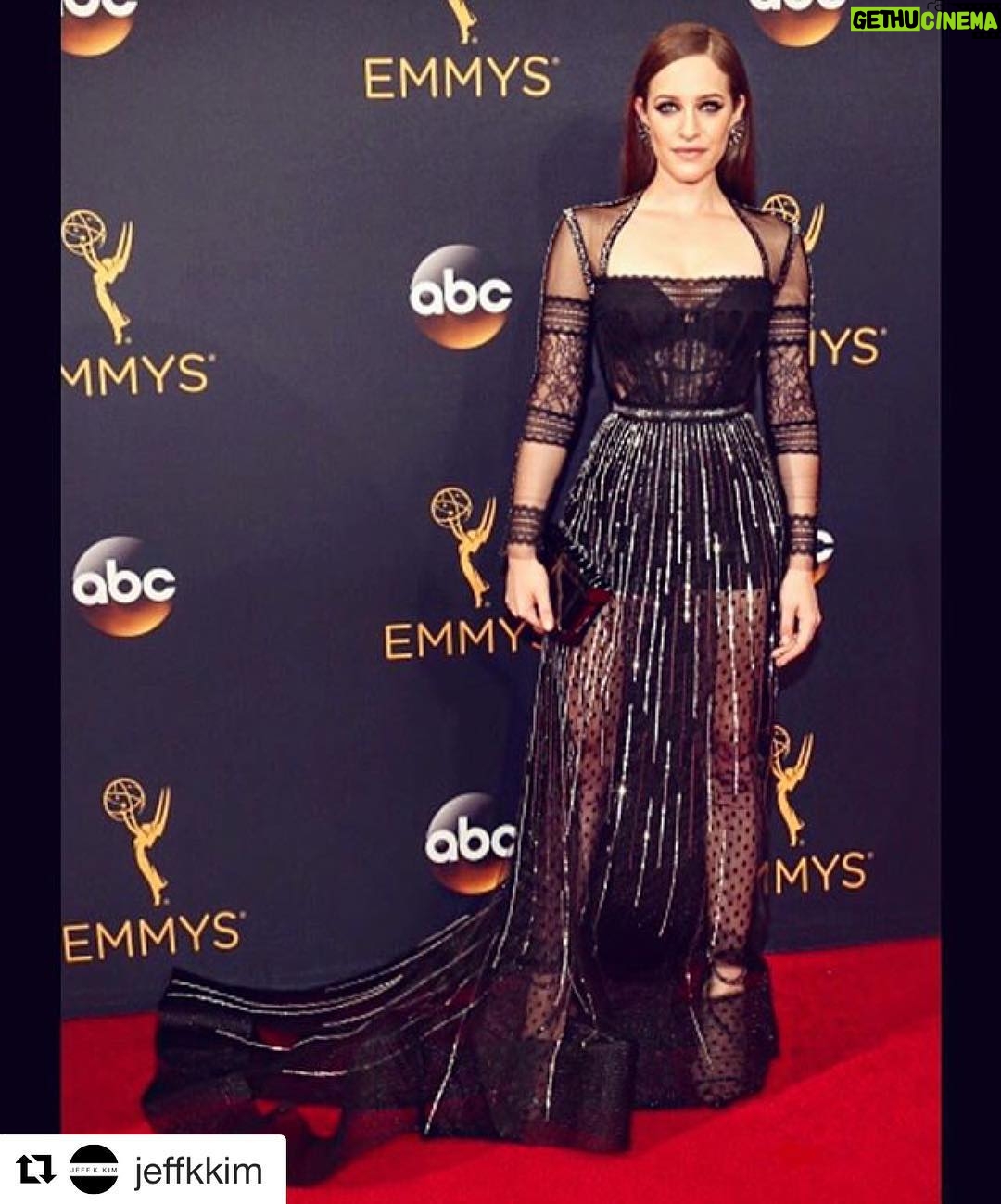 Carly Chaikin - 9K Likes - #Aboutlastnight ・・・
🔹 CARLY CHAIKIN | 2016 EMMYs 🔹
@CarlyChaikin #EMMYs #MrRobot #BestTVDrama #BestDressed #👗 @Reem_Acra #👠 @giuseppezanottimia #💎 @IleanaMakri #👛 @charlotte_olympia #StyledByJeffKKim #TeamJKK #JeffKKimStudio