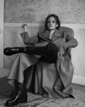 Carly Chaikin Instagram - @schonmagazine 💕💕 Hair: @michaelsilvahair 
Makeup: @meredithbaraf 
Photography: @aralereartesv
Fashion: @barbbvelez
Production: @sheri.chiu
Nails: @shirleychengmanicurist