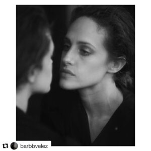 Carly Chaikin Instagram - #Repost @barbbvelez ・・・
@carlychaikin from @whoismrrobot by @aralereartesv for @schonmagazine 10th anniversary special printed issue #styledbyme  #producer @sheri.chiu
#hairstylist @michaelsilvahair @thewallgroup
#makeupartist @meredithbaraf @barepsldn #nails  by @shirleychengmanicurist @seemanagement
special thanks. @metropolitanbuilding