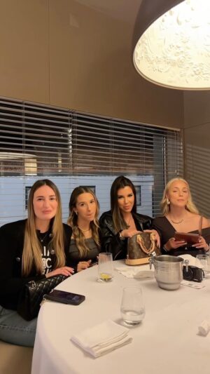 Carly Santos Instagram - Nós íamos pagar juro joca 😏