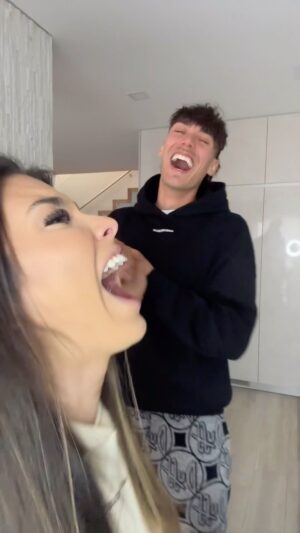 Carly Santos Instagram - Esperem até ao fim para ouvirem a resposta mais inteligente da história 🕵🏼🤣🤣🤣