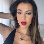 Carly Santos Instagram - Pagou uma e levou duas 👌🏼