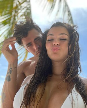 Carly Santos Instagram - Meu amor… ♥️ és mais do que tudo aquilo que algum dia sonhei para mim. És o meu apoio, o meu suporte, o meu melhor amigo e companheiro de vida, que é tão mais feliz ao teu lado.  Espero que ela nos guarde as maiores felicidades do mundo. Espero que tenhamos muitos filhos lindos e que eles nasçam igualzinhos a ti. Mas que enquanto isso não acontecer aceites dar um segundo irmão ao Maluzinho porque sinceramente acho que ainda não limpamos cocó e xixi que chegue. 🤓
Na verdade, só peço uma vida inteira cheia de saúde ao teu lado. Porque sei que não precisamos de mais nada enquanto nos tivermos um ao outro.
És a coisa mai boa deste mundo meu amor!!!! E eu sou a pessoa mais feliz e sortuda do mundo por te ter ♥️ Feliz aniversário meu xexexe príncipe de olho azul. Amo-te para todo o sempre. ♥️♥️♥️