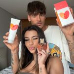 Carly Santos Instagram - Viva ao amor ♥️ viva às mulheres cheirosas 🌹 LOV|U • Connected, a nova fragrância da AVON que promete unir corações e tornar-nos irresistíveis, mesmo depois de qualquer discussão 😏 Descobre junto de qualquer revendedora AVON ou através do site o poder desta fragrância floral e frutada e celebra o amor, que mesmo à distância supera todas as barreiras ❤️ @avonportugal pub