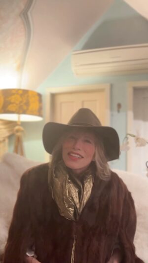 Carly Simon Instagram - Howdy partner 🐄🤠