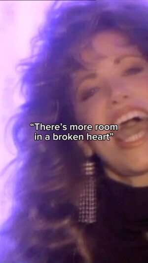 Carly Simon Instagram - Do you know this song of mine? Coming Around Again and Again and Again! 
#believeinlove #80s #1980s #queenmary #loveislove #musichistory #brokenheart #loveagain #jacknicholson #merylstreep #heartbreak #relationshipquotes