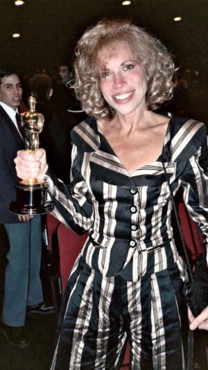 Carly Simon Instagram - Have you seen Working Girl?
#1980s #musichistory #movies #80smovies