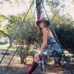 Carly Simon Instagram – Can you relate to this lyric?
“Often I wish that I never, never, never knew some of those secrets of yours”

Photographed by Ed Caraeff
#london #70s