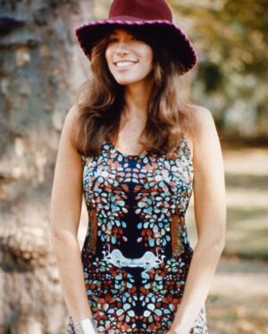 Carly Simon Instagram - Can you relate to this lyric?
“Often I wish that I never, never, never knew some of those secrets of yours”

Photographed by Ed Caraeff
#london #70s