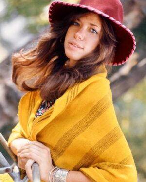 Carly Simon Instagram - Can you relate to this lyric?
“Often I wish that I never, never, never knew some of those secrets of yours”

Photographed by Ed Caraeff
#london #70s
