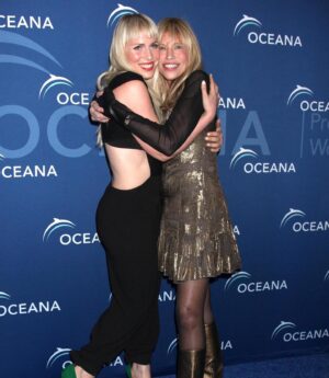 Carly Simon Instagram - Love @natashabedingfield 💛✨