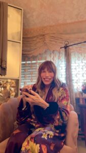 Carly Simon Instagram - What shall I sing about next?! I will sing a song for you! 💛🌞