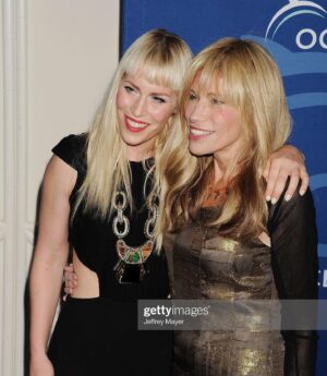 Carly Simon Instagram - Love @natashabedingfield 💛✨