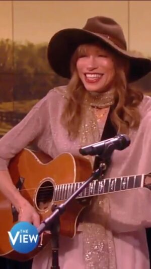 Carly Simon Instagram - And all the girls dreamed that they’d be your partner…. 
#youresovain
