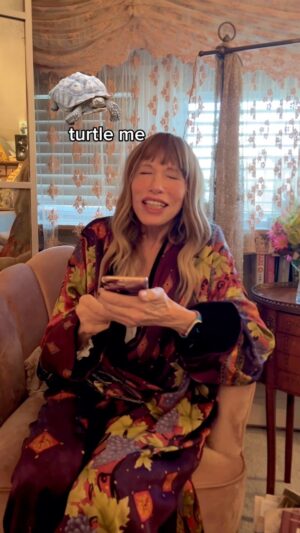 Carly Simon Instagram - I’ll sing a song for you!!! What should I sing about next?!
