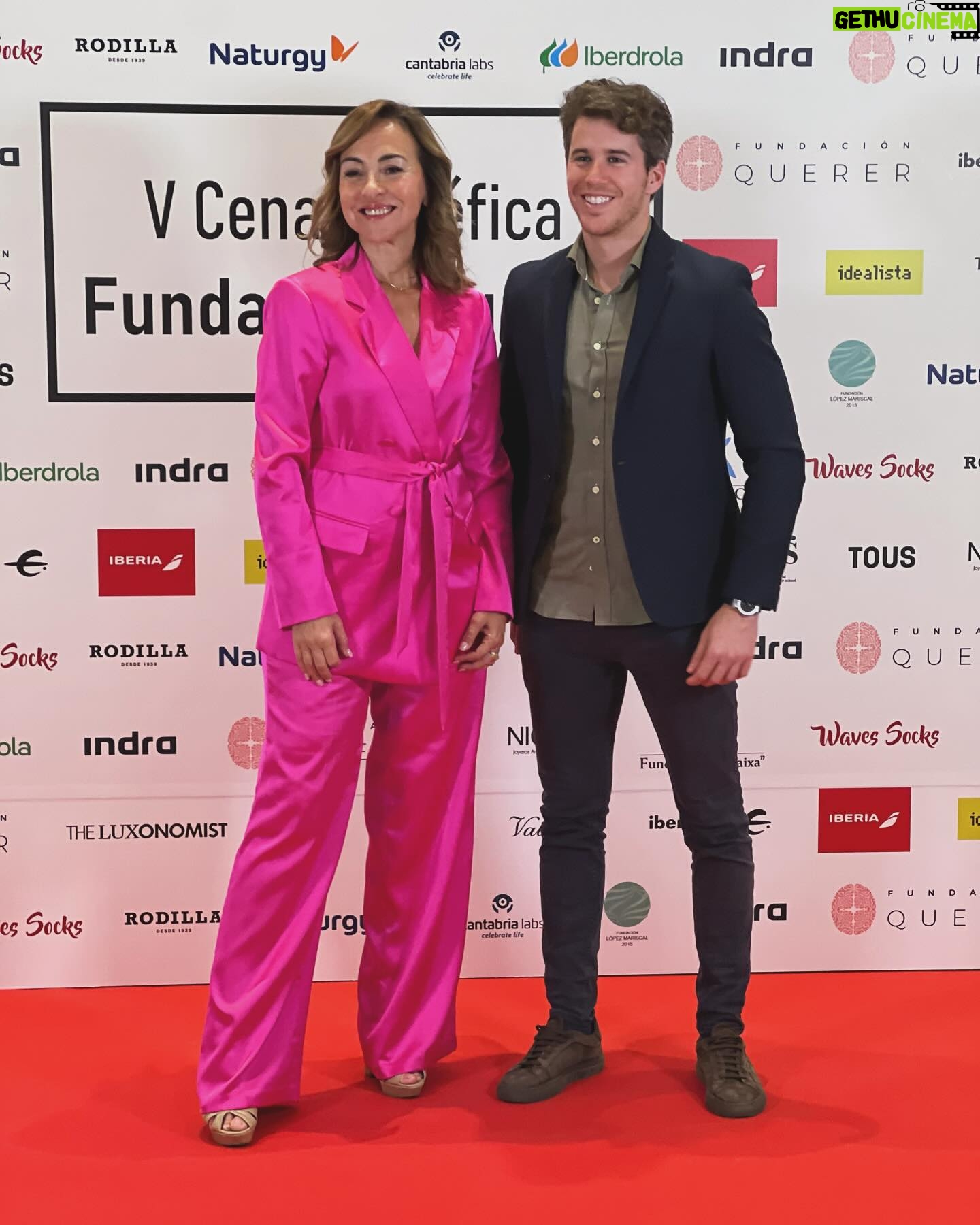 Carme Barceló - 1.1K Likes - Siete días, siete noches.
1. EL VESTIDO. Gràcies, @rosaclara
2. EL DOCTOR. Admiració total, @bonaventura_clotet @peopleinredgala @fundaciolluita
3. EL PORTERO. Valor seguro @mterstegen1 @fcbarcelona
4. Un reencuentro, @annalewandowska
5. Una noche preciosa de solidaridad con la/mi @fundacionquerer con mi compañero @alex.silvestresz @elchiringuitotv
6. Desde casa y de madrugada conexión @elchiringuitotv
7. Con mis amigas del colegio volvimos al ídem para disfrutar del espectáculo Génesis #dominiques @mariselongan @mateluco @rosaalro
I 8. Sol i pau amb el meu gosset #Team #bulldogfrances #frenchbulldog