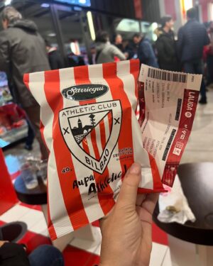 Carme Barceló Instagram - De dissabte a dissabte.
De sábado a sábado.
#Bilbao #Madrid #Barcelona
1. Volví al @museoguggenheim y volví a enamorarme
2. Calorías en San Mamés
3. Ambiente en San Mamés
4. Gracias por este regalo de cumpleaños, @meryjouc Juntas desde 1o de B.U.P #los60enBilbao #madeinDominicas #2360
5. Más calorías 
6. #8M en @elchiringuitotv 
7. Making of de un reportaje muy especial
8.  Las palabras y la sonrisa de @mariona8co   las risas de las dos
9. Foto con una mujer referente by @danielbrull