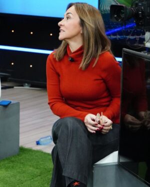 Carme Barceló Instagram - Primer programa de 2024.
1. El cortadito de las 23.30h en la sala vip.
2. Al quite.
3. Familia.