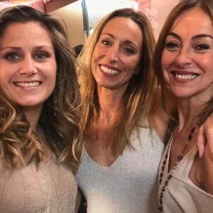 Carme Barceló Instagram - De lo mejor que he conocido gracias a esta profesión. Dentro y fuera del campo. REFERENTE con mayúsculas.
Gracias por mucho, @sanpanos Te mereces todo lo bueno que te pase.
1. La esperaba un Mundial
2. En la 080 con otra referente, @gemmamengual 
3. Amigas del alma
4. Entrevistas con distancia, al aire libre y bendecidas por el #JohanCruyff
5. Una de las portadas/reportajes más brutales que he parido
6. Sumando mucho con ellas (y los pelos de punta, como se puede observar)
………………………………………………………..
Otra leyenda que se va del @FCBfemeni y con la que he hecho reportajes preciosos. Junto a @claudiobravo1 protagonizó una de las portadas más memorables de Sport & Style @diariosport . Con su amiga @carlasuareznava y en plena pandemia, otra que fue emotiva y poderosa. “Que mi fuerza te acompañe”, le dijo Carla antes de aquella final de Champions. Y la ganó.
#referente #mujer #dona #woman #futbolista #barça #barçafemení #futfem
📷 @sportvalen @crisgabarro