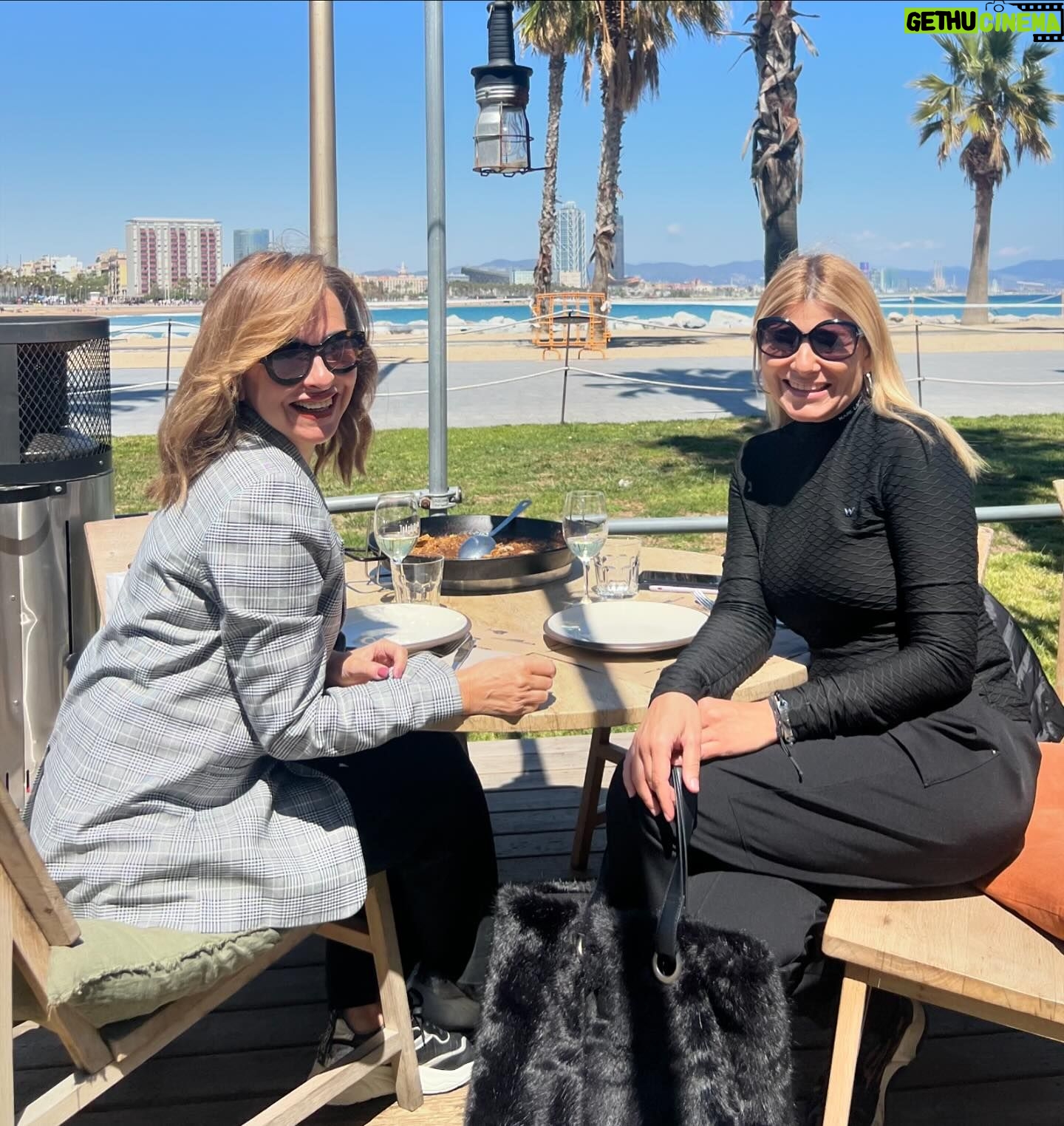 Carme Barceló - 1K Likes - Quina setmaneta…
1. Ayer la rematé en el plató de @elchiringuitotv
2. La famosa alineación
3. La libreta, el pilot y la mejor localización posible para un reportaje muy top @diariosport @sportvalen @wbarcelona
4. La prèvia, amb la @elisabethvilardell i un arrós de calamarsets que cantàven els àngels
5. Ben d’hora, ben d’hora debatint sobre @xavi al Cafè d’idées amb la @gemma_nierga
6. I vam seguir a @maticatradio
