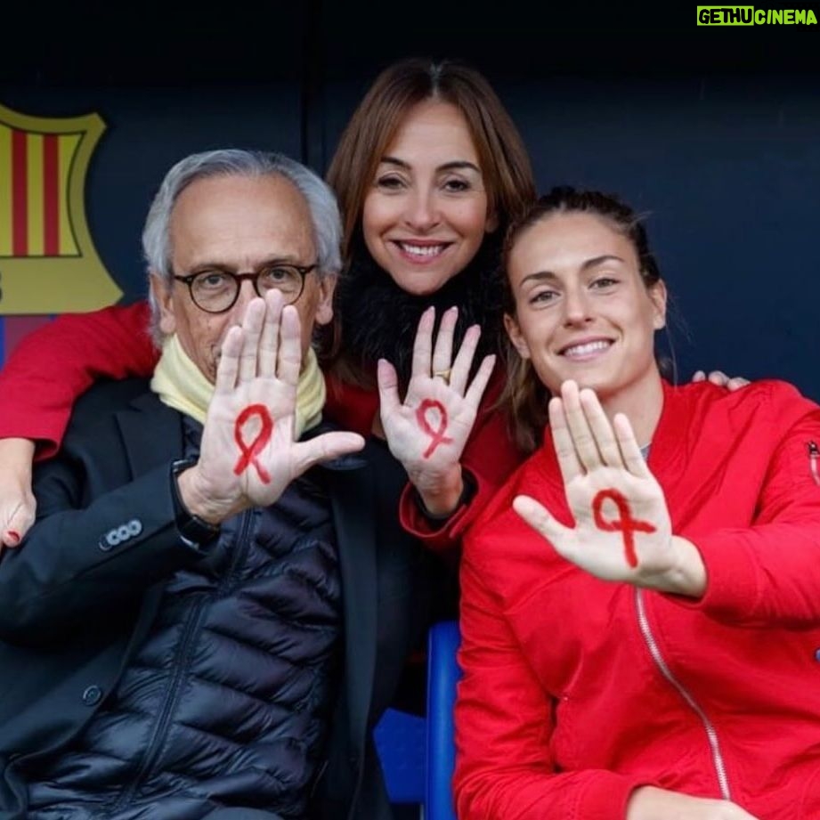 Carme Barceló - 793 Likes - El camí segueix en blau i grana.
Quin gust i quin honor caminar al teu costat, @alexiaputellas
1. Moments fora gespa.
2. Xerrades.
3. La teva solidaritat. Sempre.
4. L’equip que ho va canviar tot.
5. L’estrena al FIFA amb el meu fill com a testimoni d’un dia únic.
6. Brindem per tot.
📷 @crisgabarro @davidramirez_fotografia @sportvalen
#alexia #alexiaputellas