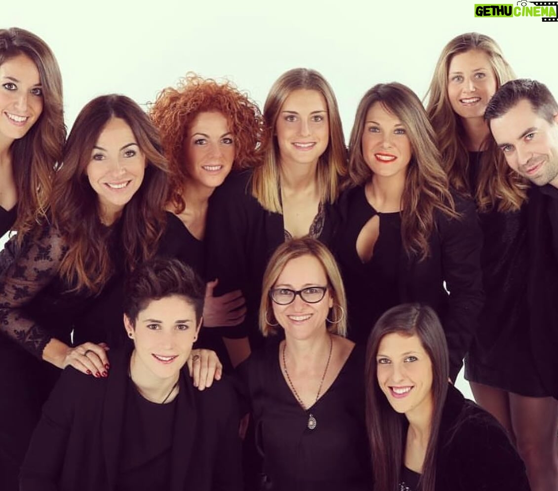 Carme Barceló - 793 Likes - El camí segueix en blau i grana.
Quin gust i quin honor caminar al teu costat, @alexiaputellas
1. Moments fora gespa.
2. Xerrades.
3. La teva solidaritat. Sempre.
4. L’equip que ho va canviar tot.
5. L’estrena al FIFA amb el meu fill com a testimoni d’un dia únic.
6. Brindem per tot.
📷 @crisgabarro @davidramirez_fotografia @sportvalen
#alexia #alexiaputellas