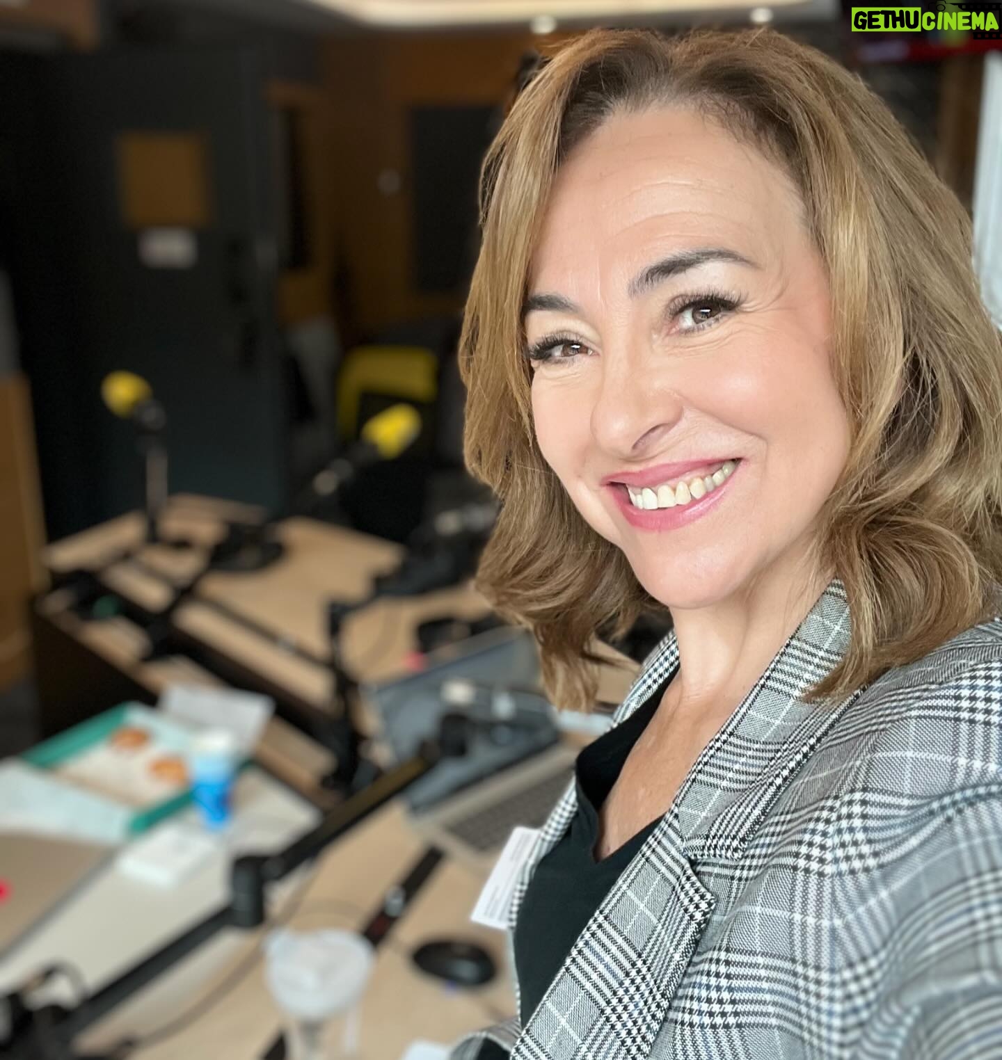 Carme Barceló - 1K Likes - Quina setmaneta…
1. Ayer la rematé en el plató de @elchiringuitotv
2. La famosa alineación
3. La libreta, el pilot y la mejor localización posible para un reportaje muy top @diariosport @sportvalen @wbarcelona
4. La prèvia, amb la @elisabethvilardell i un arrós de calamarsets que cantàven els àngels
5. Ben d’hora, ben d’hora debatint sobre @xavi al Cafè d’idées amb la @gemma_nierga
6. I vam seguir a @maticatradio