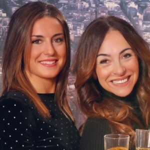 Carme Barceló Instagram - El camí segueix en blau i grana.
Quin gust i quin honor caminar al teu costat, @alexiaputellas 
1. Moments fora gespa.
2. Xerrades.
3. La teva solidaritat. Sempre.
4. L’equip que ho va canviar tot.
5. L’estrena al FIFA amb el meu fill com a testimoni d’un dia únic.
6. Brindem per tot.
📷 @crisgabarro @davidramirez_fotografia @sportvalen
#alexia #alexiaputellas