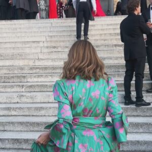 Carme Barceló Instagram - Siete días, siete noches.
1. EL VESTIDO. Gràcies, @rosaclara
2. EL DOCTOR. Admiració total, @bonaventura_clotet @peopleinredgala @fundaciolluita 
3. EL PORTERO. Valor seguro @mterstegen1 @fcbarcelona 
4. Un reencuentro, @annalewandowska 
5. Una noche preciosa de solidaridad con la/mi @fundacionquerer con mi compañero @alex.silvestresz @elchiringuitotv 
6. Desde casa y de madrugada conexión @elchiringuitotv 
7. Con mis amigas del colegio volvimos al ídem para disfrutar del espectáculo Génesis #dominiques @mariselongan @mateluco @rosaalro 
I 8. Sol i pau amb el meu gosset #Team #bulldogfrances #frenchbulldog